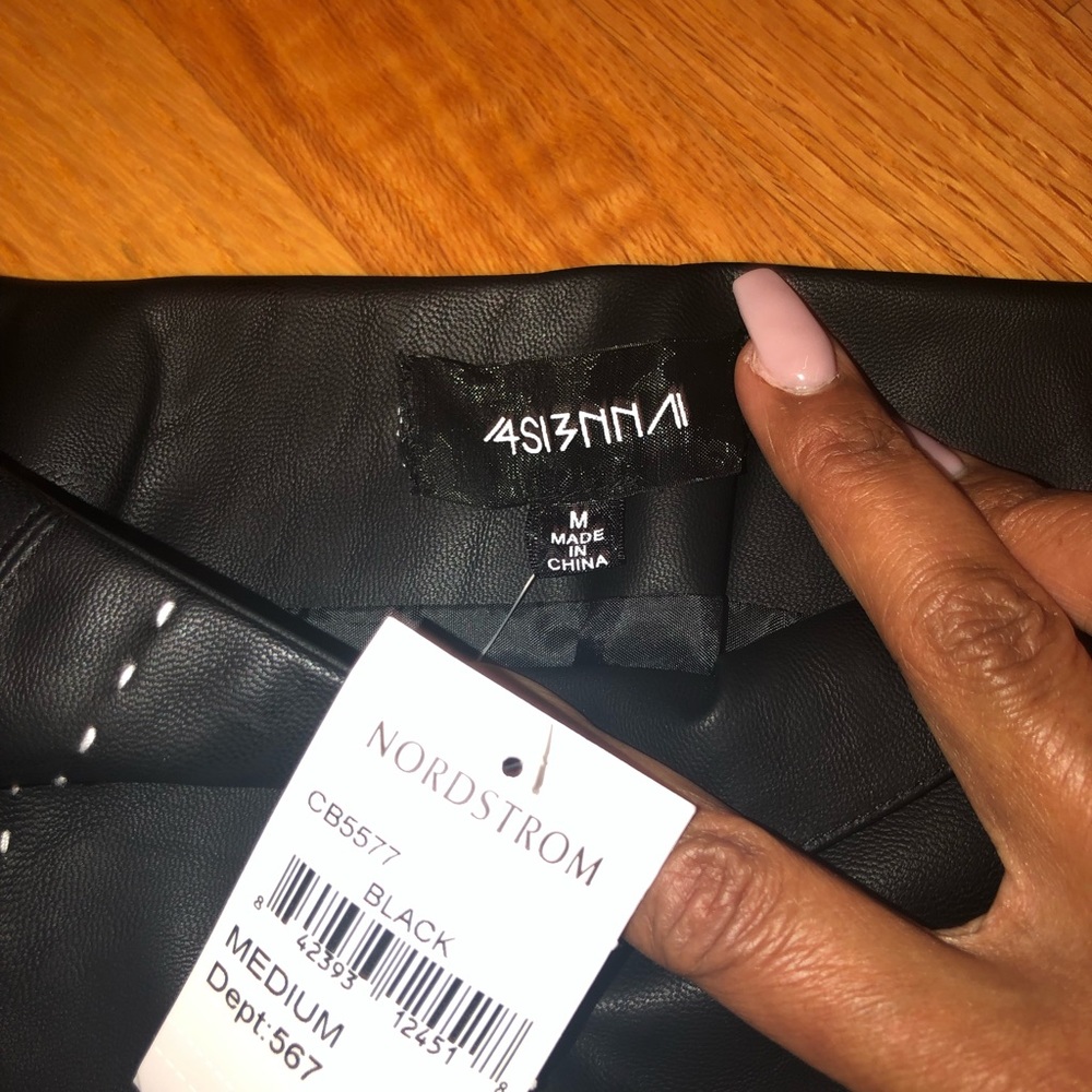 Black leather skirt - Picture 3 of 3